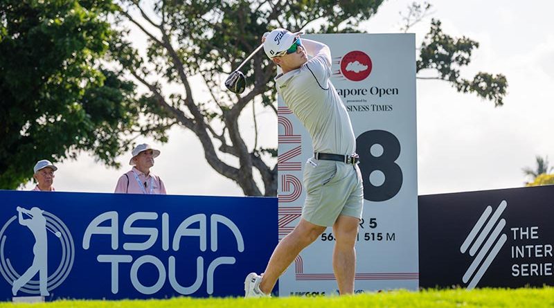 “อติวิชญ์” ตามผู้นำสองสโตรค ผ่านครึ่งทางศึก สิงคโปร์ โอเพ่นฯ 